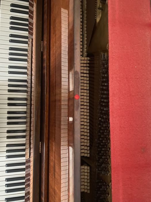 Pianina de vanzare