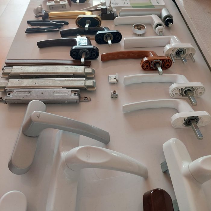 Москитные сетки. Ремонт окон и дверей. Ручки на окна. Подоконники.