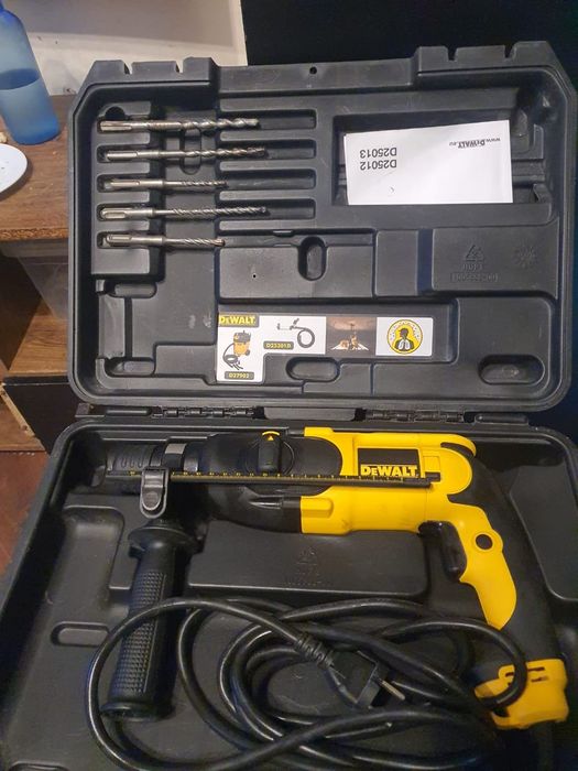Продам Перфоратор DeWalt D25013K