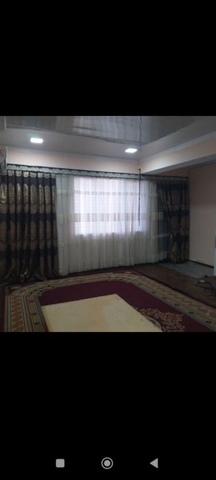 Тошкентда Абу Сахий Бек Топи Савдо Мажмуасини Олдида УчасткаСтудентлар