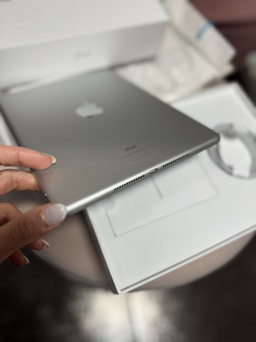 КРАЙНА ЦЕНА Apple iPad 9.7in 6th G WiFi + Cellular (128GB, Silver)