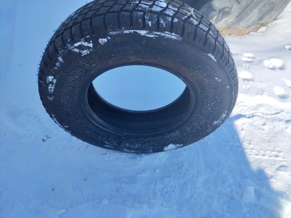 Шины на уаз срочно продам