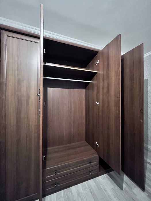 Шифоньер деревянный