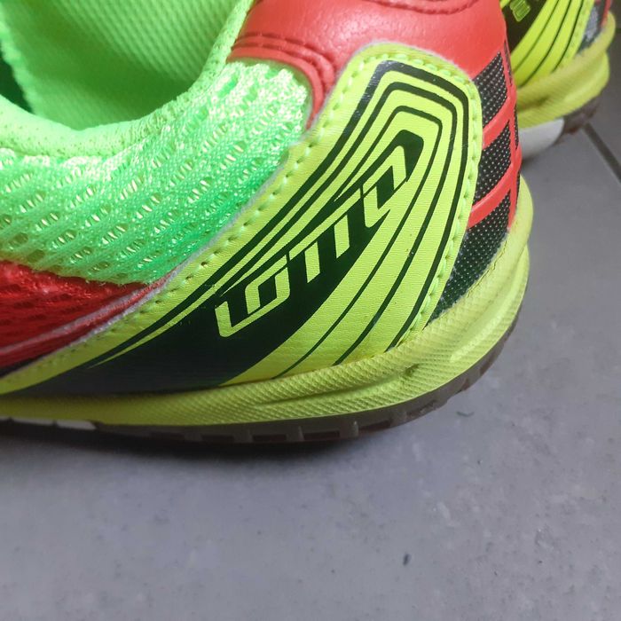 Vand adidasi fotbal Lotto Futsal originali, 42, pret 80 lei