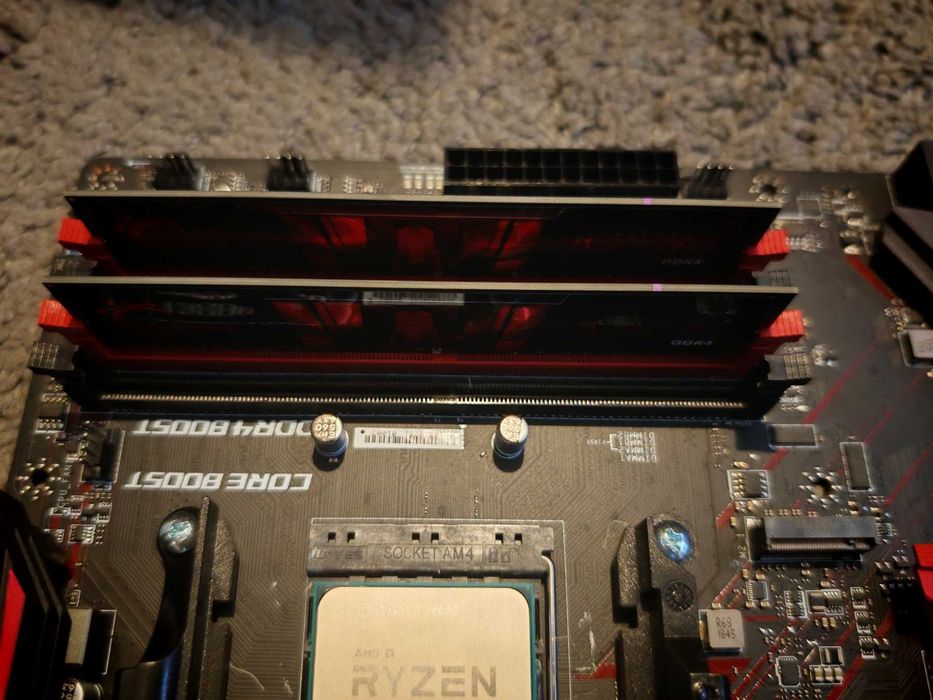 MSI B450 Gaming Plus + RYZEN 5 5600G (4.4GHz), 65W, AM4 + 16GB RAM 3000Mhz