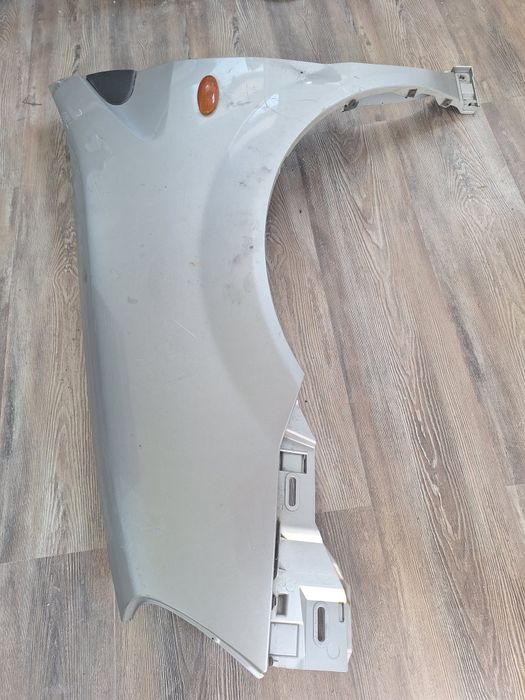 Ляв калник Nissan Almera Tino / Нисан Алмера Тино 2001г.