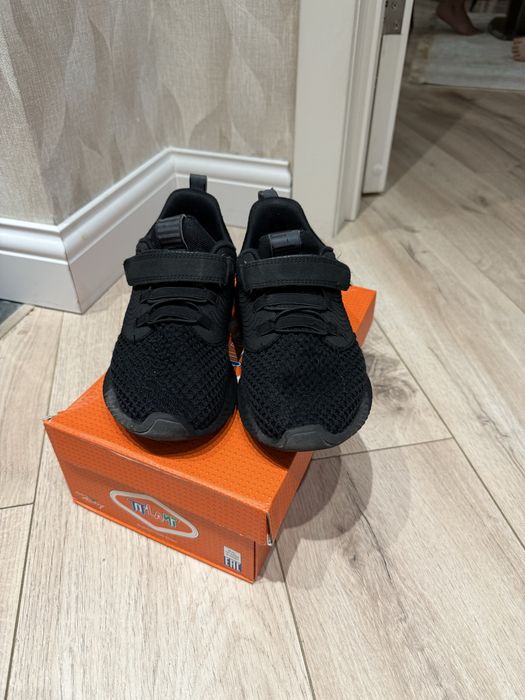 Кроссовки розовые и черные для девочки