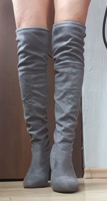 Cizme deasupra genunchilor  38