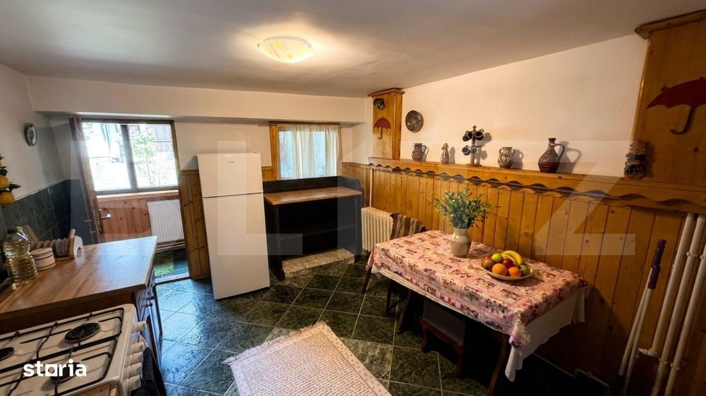 Casa decomandata (P+1E), 220 mp, zona Pietrosita