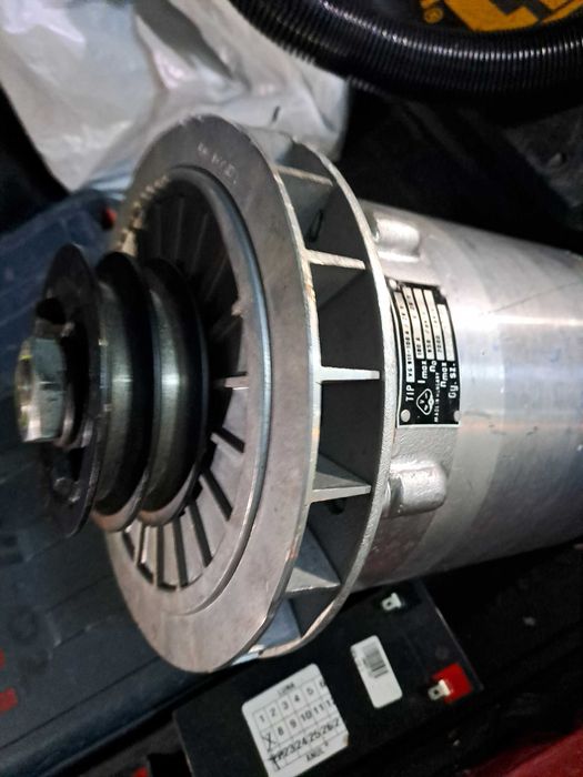 Alternator masina electrica