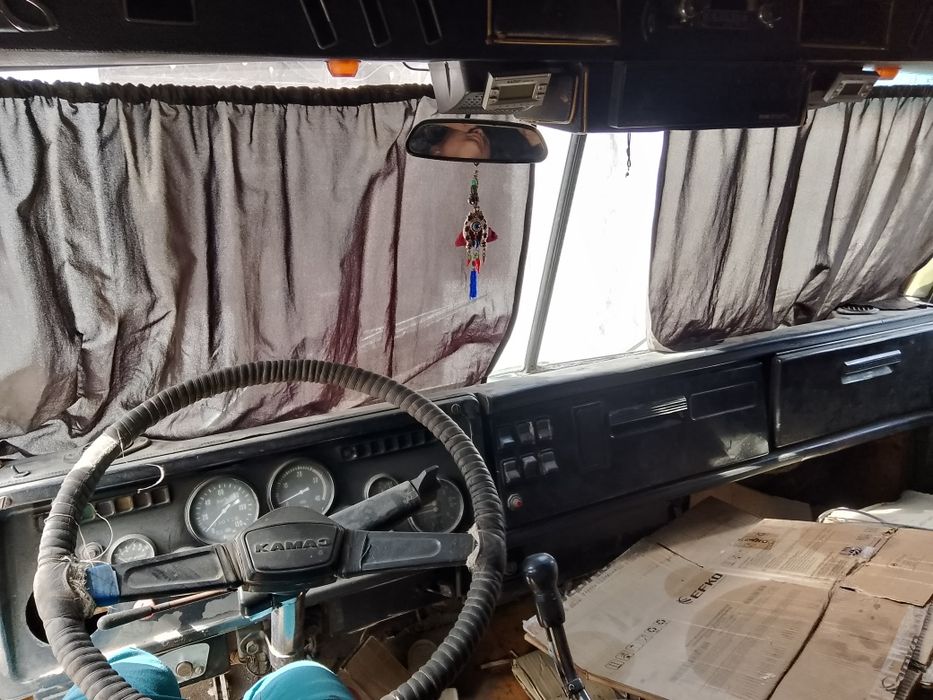 Kamaz sotiladi sastaniya yaxshi kelishamz yashil rangli balon yangilan