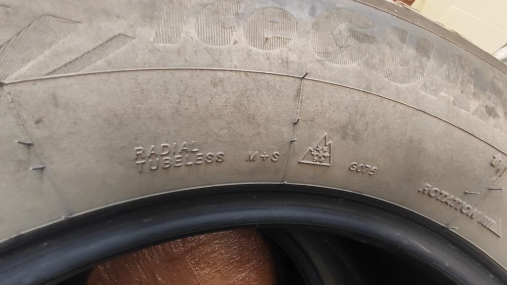 Шины зимние б/у размер 265/65 R17