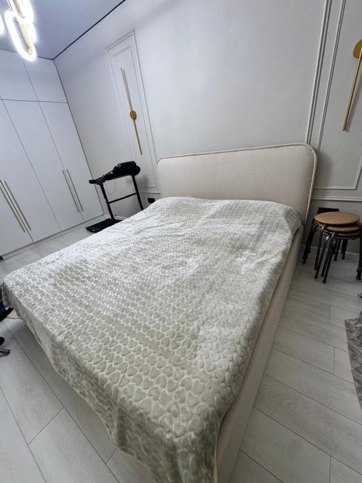 Продам двухспальную кровать