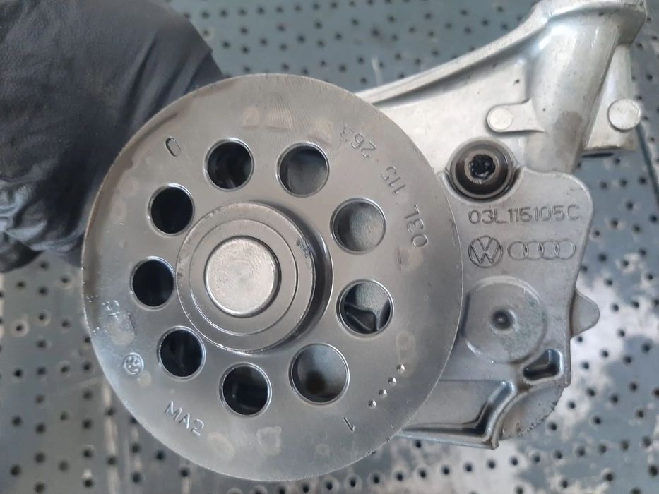 pompa ulei 1.6 tdi cay  vw passat b6 caddy 3 golf 6 audi a3 8p1 seat altea 5p ibiza 4  03l115105c