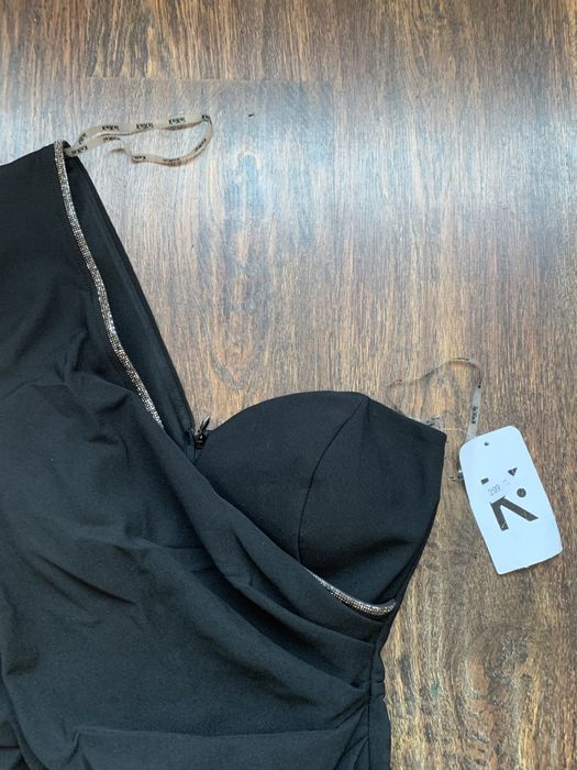 Rochie superba pe un umar