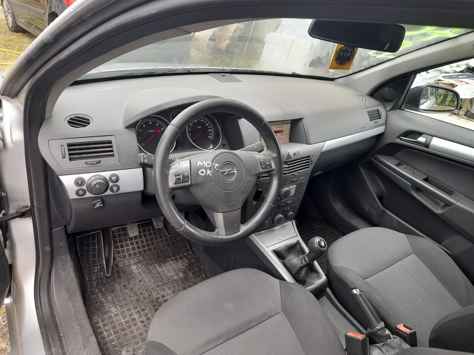 Dezmembrez Opel astra H motor 1.9 diesel cod motor Z19DTH