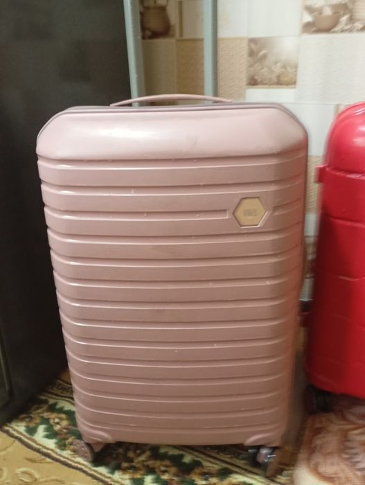 Продается дорожные чемоданы