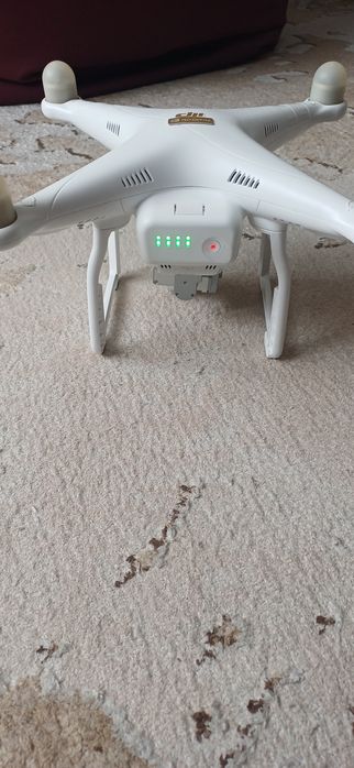Продам DJI Phantom 3 SE в хорошем состоянии.