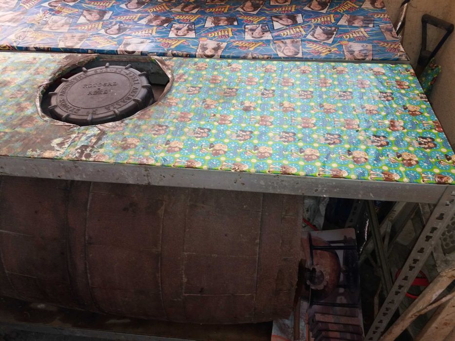 Butoi alimentar grecesc din polipropilena, inchidere etansa garnitura de cauciuc capac cu filet canea,   250 litri,   95 x 60 x 70 cm.   Raft 100 lei.