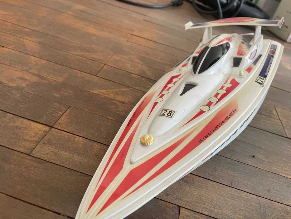 Електрическа лодка JAMARA, бърза, с дистанционно