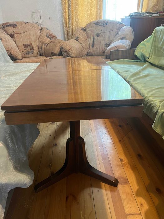 Продава разтегателна маса в отлично състояние