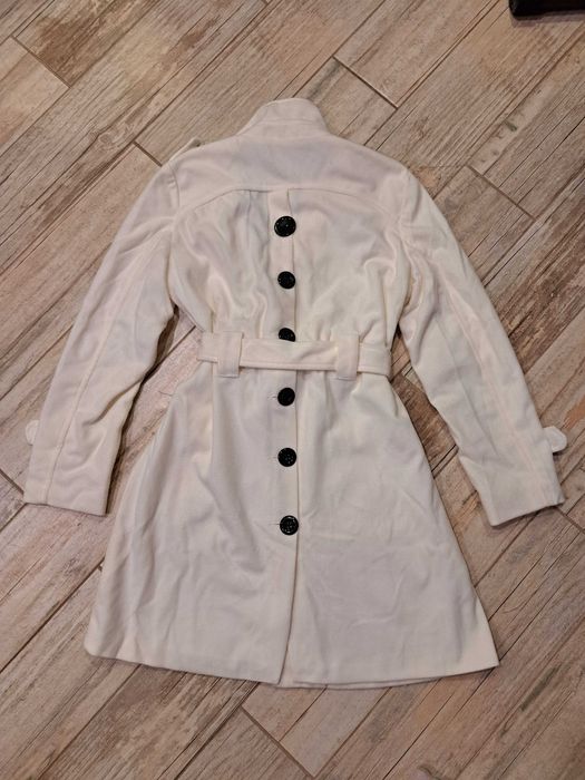 Дамско бяло палто