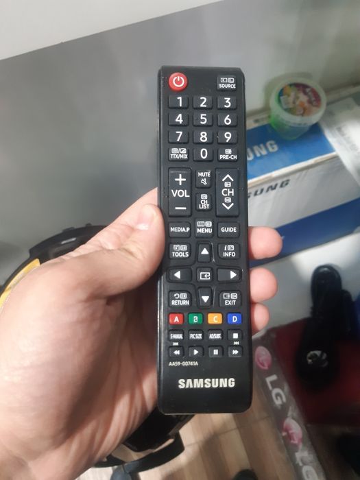 Продаются телевизор samsung  32 экран оригинал не подделка