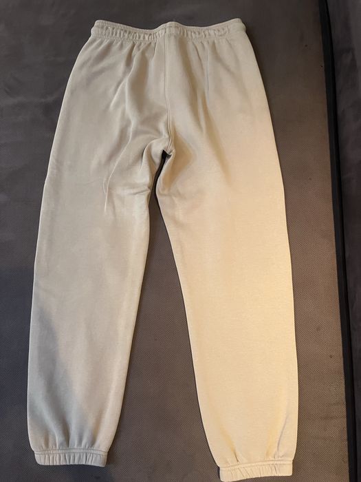 Set habnorac cu panatloni de trening crem Jordan