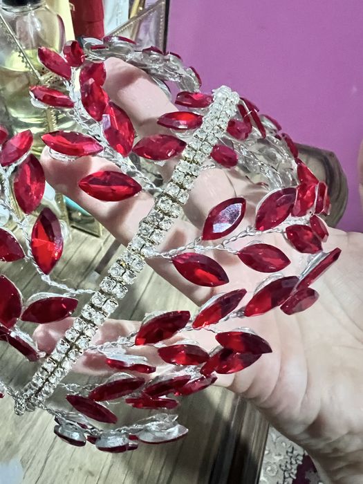 Украшение для волос на свадьбу и мироприятия