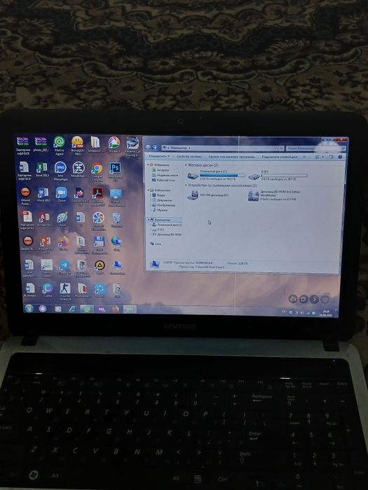 Samsung notbuk pleshteshin 3 sotiladi