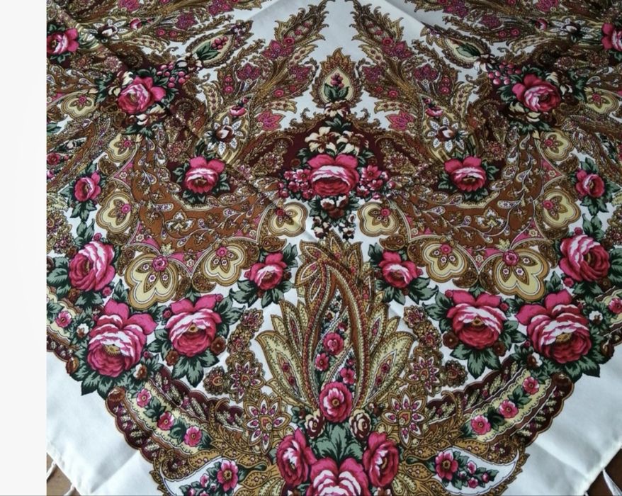 Batic din lânǎ rusesc in stil pavlovo posad