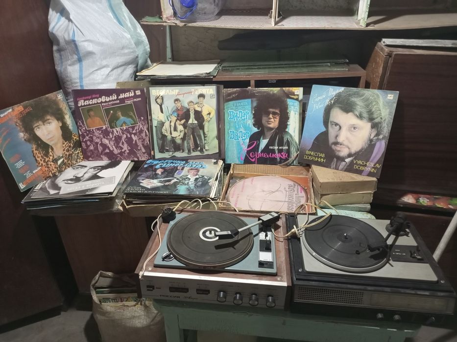 Продаются два проигрывателя