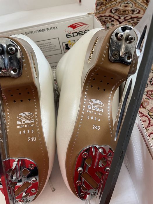 Коньки профессиональные