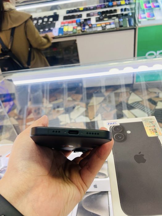 iPhone 16  128 gb black yengide 100%