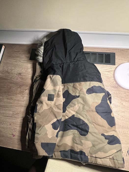 Продам детскую куртку