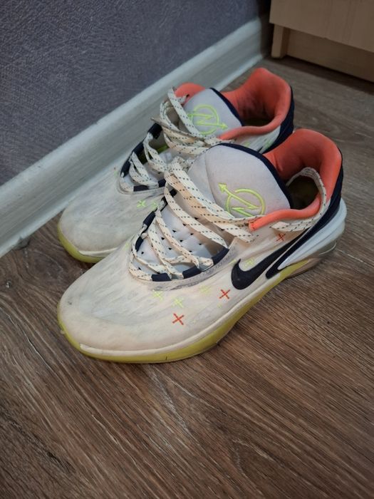 Продам кроссовки