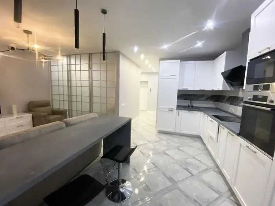 Дава се под наем Двустаен апартамент в София, Зона Б-18 - 65 кв.м за 561 € - Снимка #2