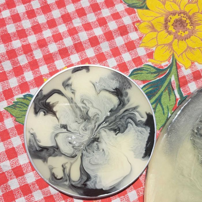 CADOU. Suport ibric/cesti cafea din rasina, lucrat manual