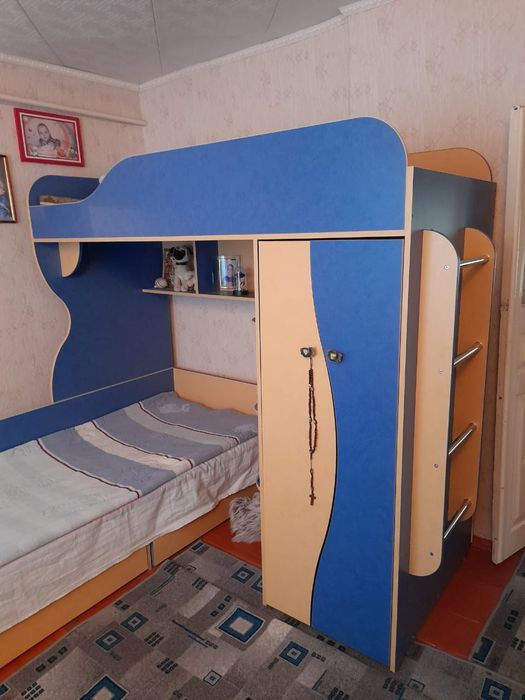 Продам двух ярусный Кровать