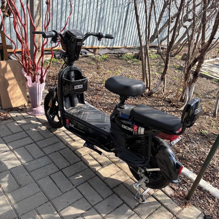 Продается Эектроскутер в отл состоянии