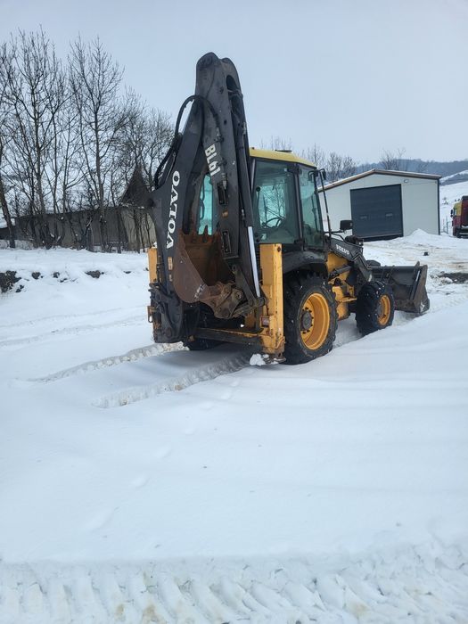 Vând buldoexcavator VOLVO