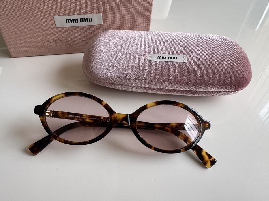 Нови слънчеви очила MIU MIU MU04ZS