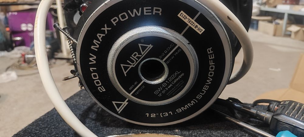 Продам сабвуфер aura