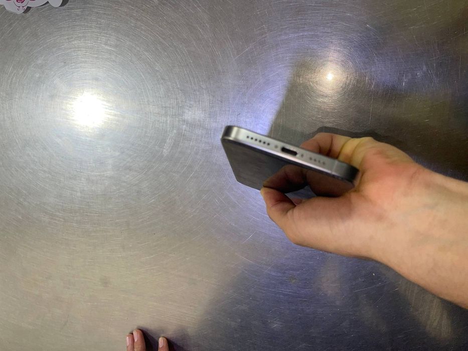 iPhone 15pro max 256 lla esim