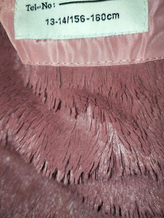 Продам детские куртки на девочку до 14 лет.