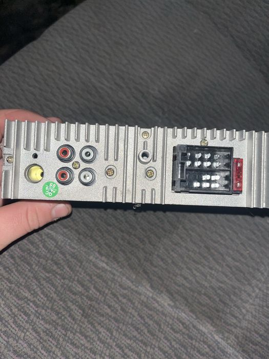 Продам магнитолу aura