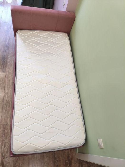 Продам 1,5 спальную кровать