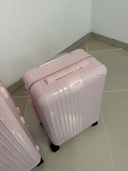 Продам чемодан Rimowa