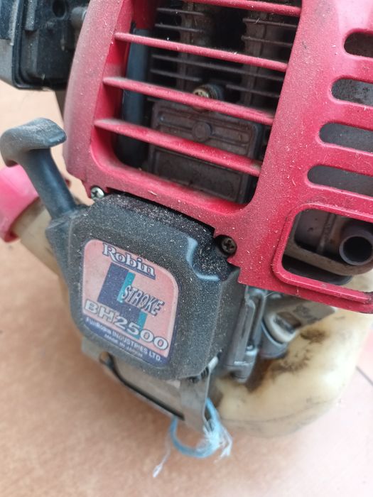 Motocoasa robin  2 timpi