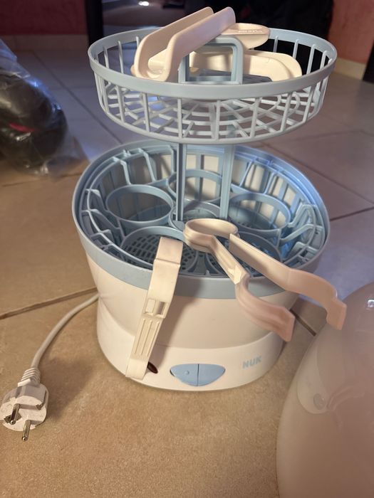 Прибор за стерилизация на биберони и шишета